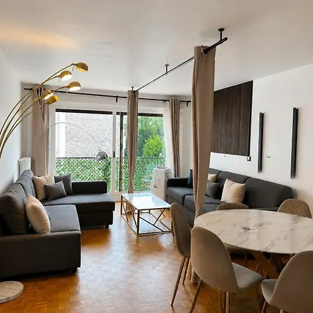 Spacious 2br Flat With Balcony In Montparnasse Appartement *