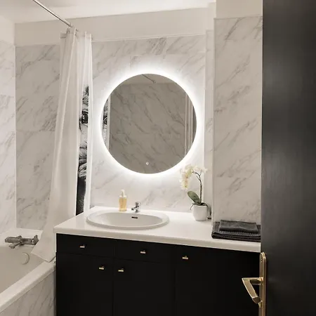 Spacious 2br Flat With Balcony In Montparnasse Διαμέρισμα *