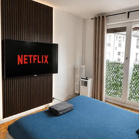 Spacious 2br Flat With Balcony In Montparnasse * Παρίσι