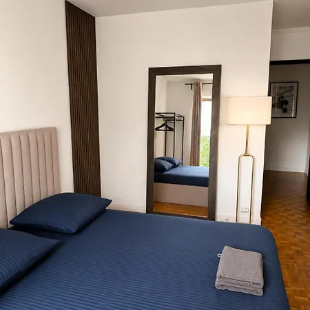 Spacious 2br Flat With Balcony In Montparnasse * Παρίσι