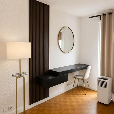 Spacious 2br Flat With Balcony In Montparnasse Appartement Parijs